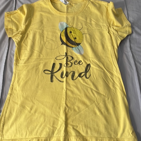 Oversized Bee T-Shirts - Picture 3 of 3